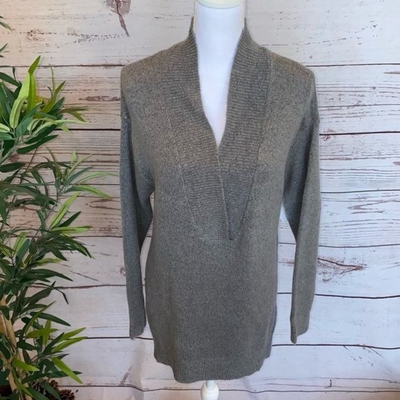 RDI Deep V-Neck Tunic Knit Split Hem Sweater NWT - Picture 2 of 11